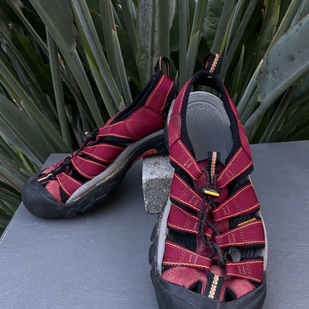 Wome Size 9 Red Keen Newports - Picture 3 of 6